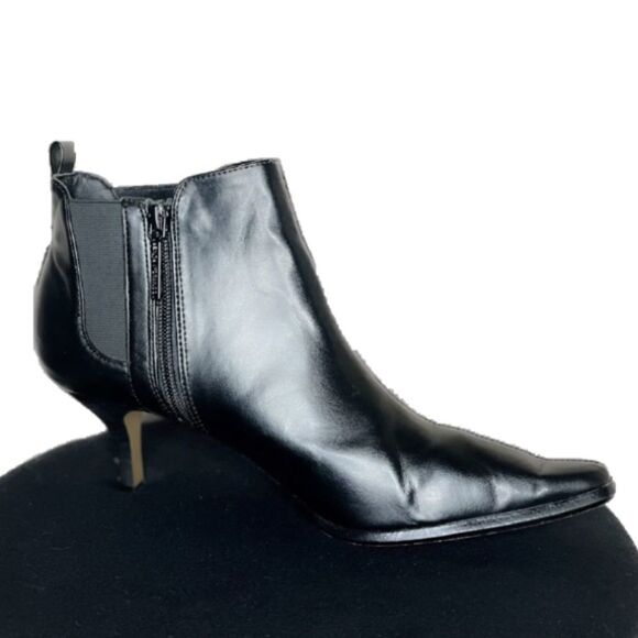 Donald J. Pliner Shoes - Donald J. Pliner Women’s Ankle Boots Black Leather Booties Size: 8​​​